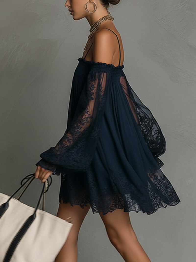 Noemi | Vestito mini in chiffon blu navy con scollo a spalle scoperte, bordo in pizzo e maniche trasparenti