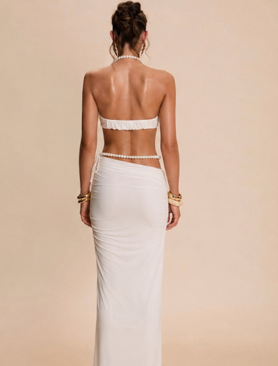 Conjunto Perla – Falda Asimétrica con Detalle de Perlas