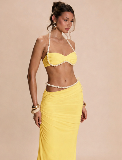 Conjunto Perla – Falda Asimétrica con Detalle de Perlas
