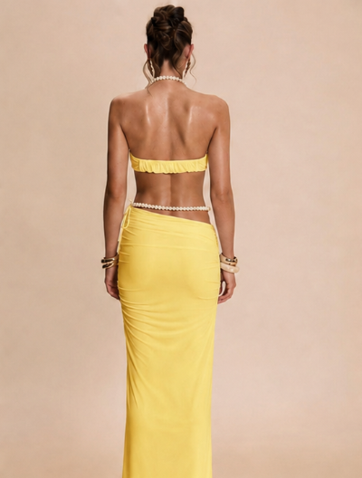 Conjunto Perla – Falda Asimétrica con Detalle de Perlas
