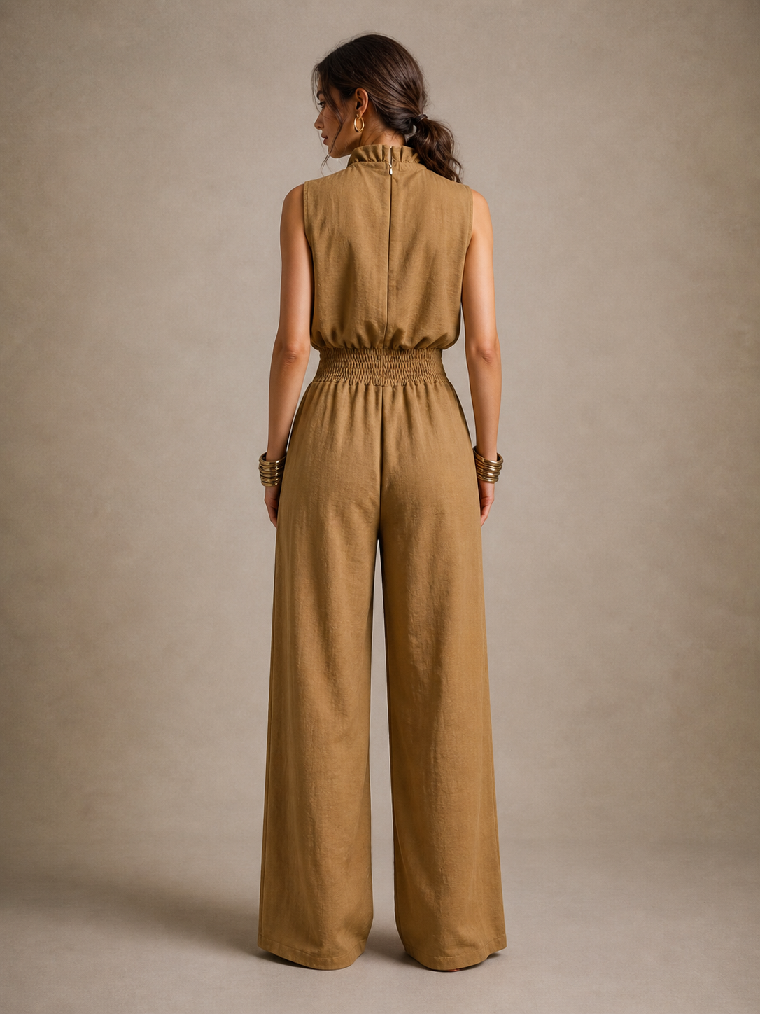 Zenaide | Mono color camel con cuello alto anudado y pernera ancha