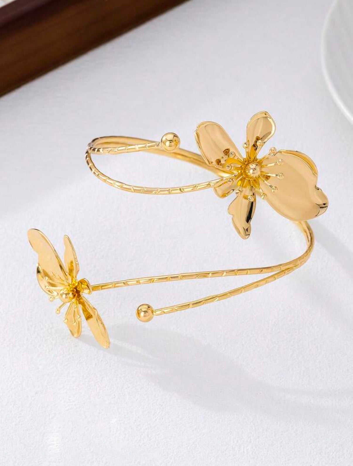 Sasha – Brazalete Flor Esmaltada