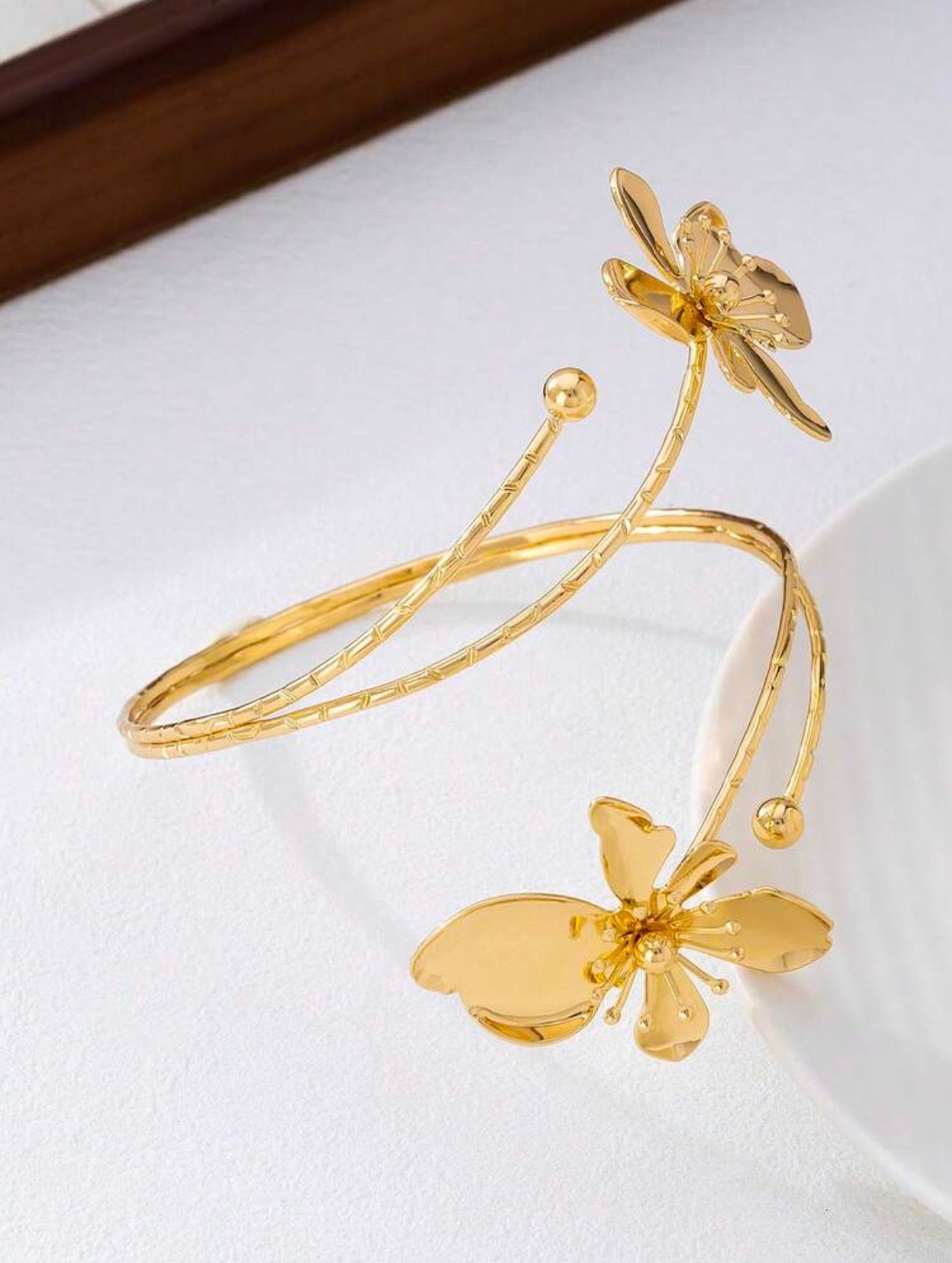Sasha – Brazalete Flor Esmaltada
