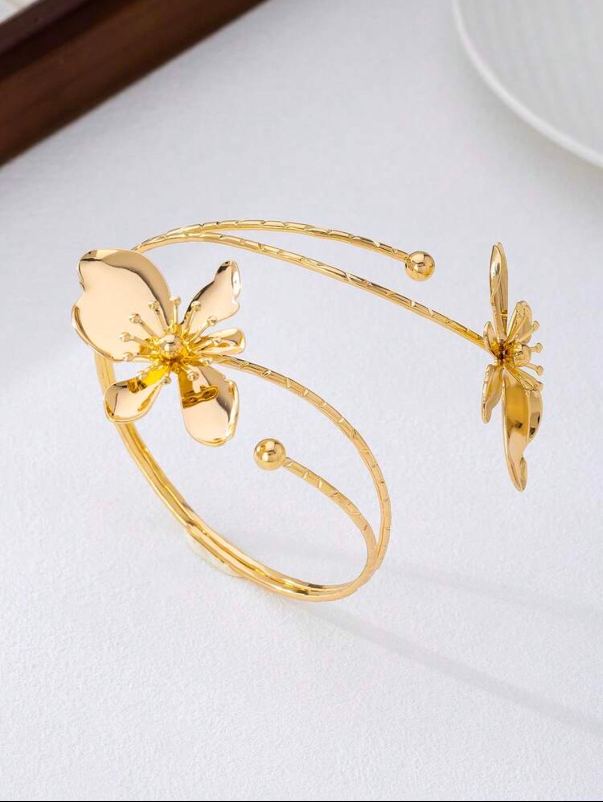 Sasha – Brazalete Flor Esmaltada