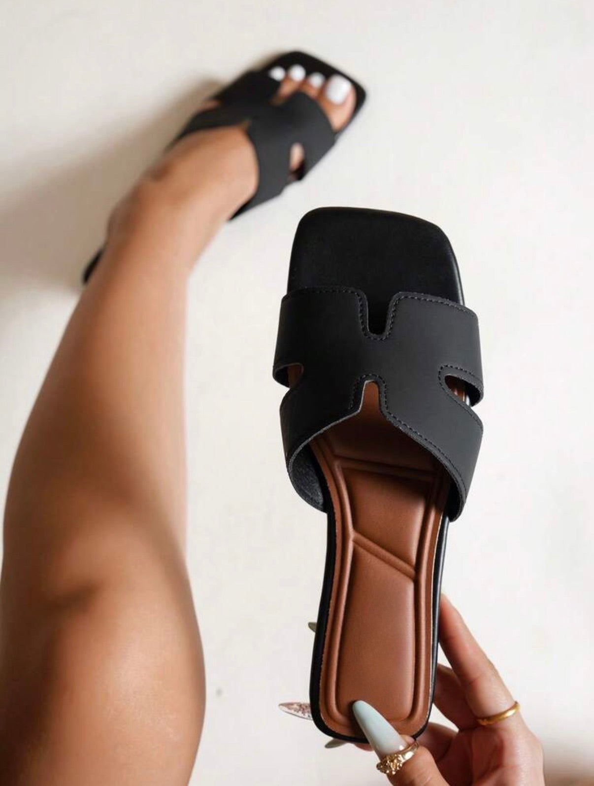 Camille – Sandalias Planas Recortadas