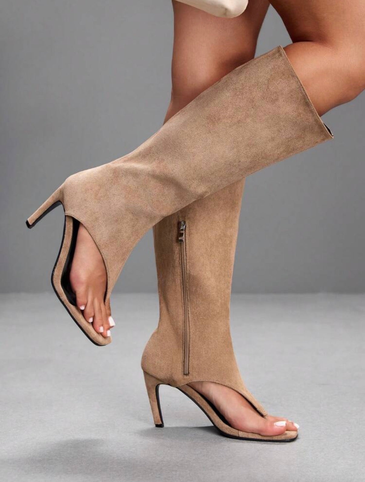 Marlene – Botas Altas Beige Punta Cuadrada