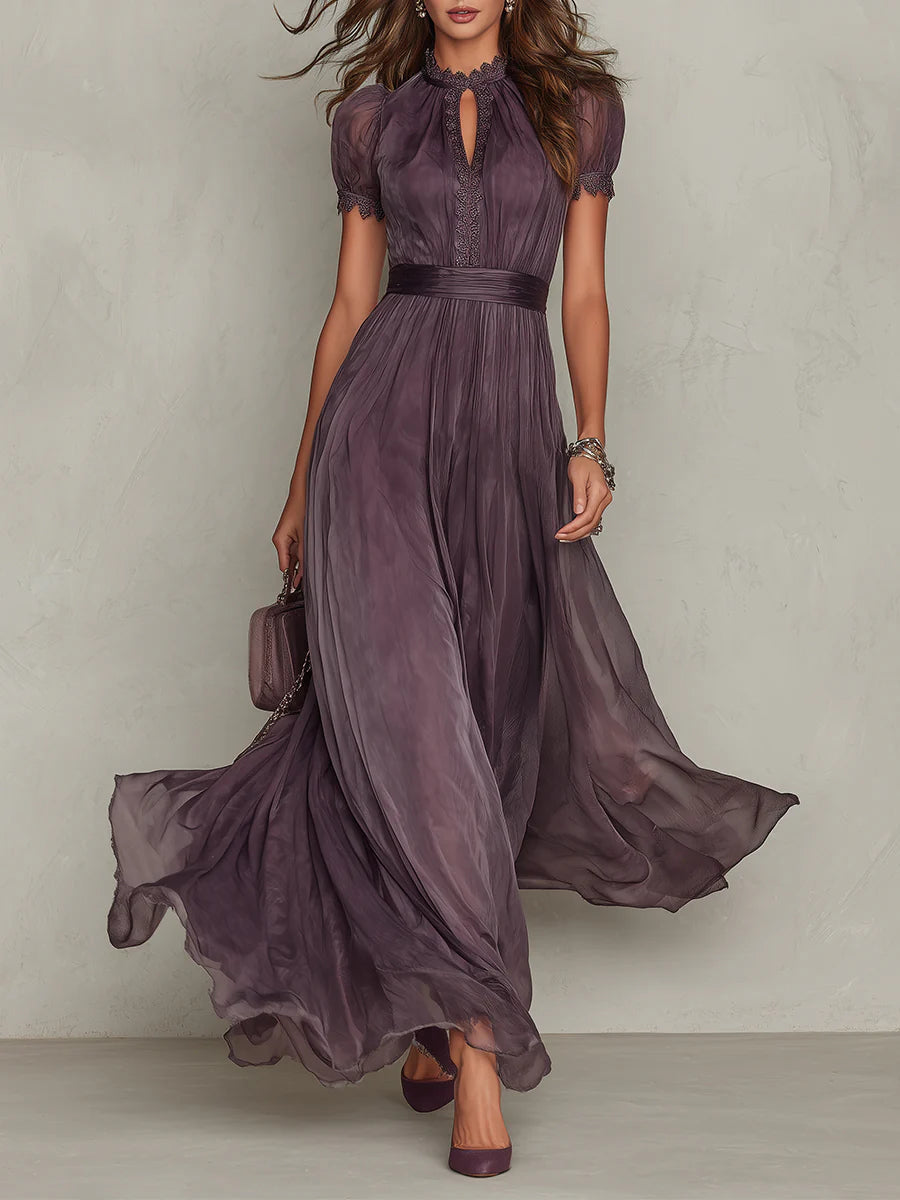 Flavia | Vestito lungo viola con scollo a chiave, bordo in pizzo di chiffon