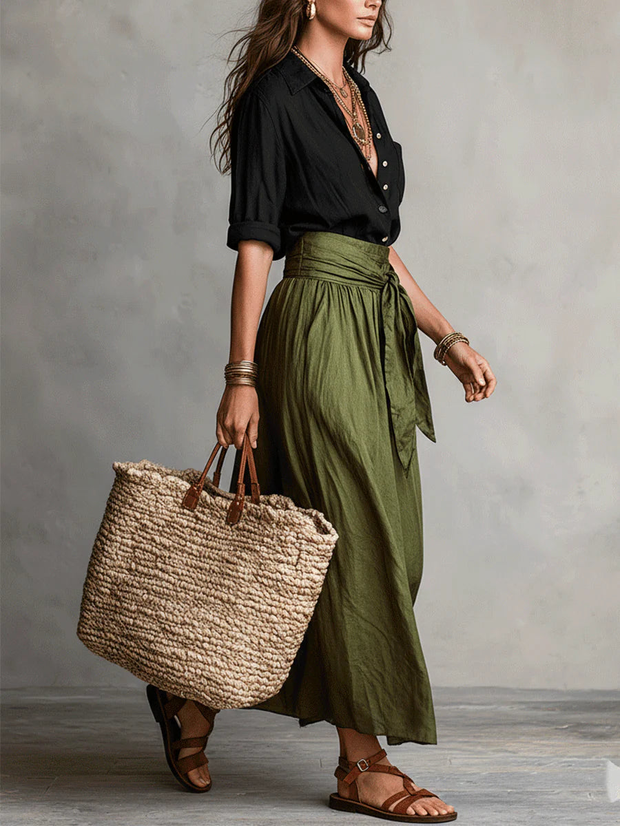 Cleo | Completo di due pezzi: maglietta nera e gonna midi verde oliva