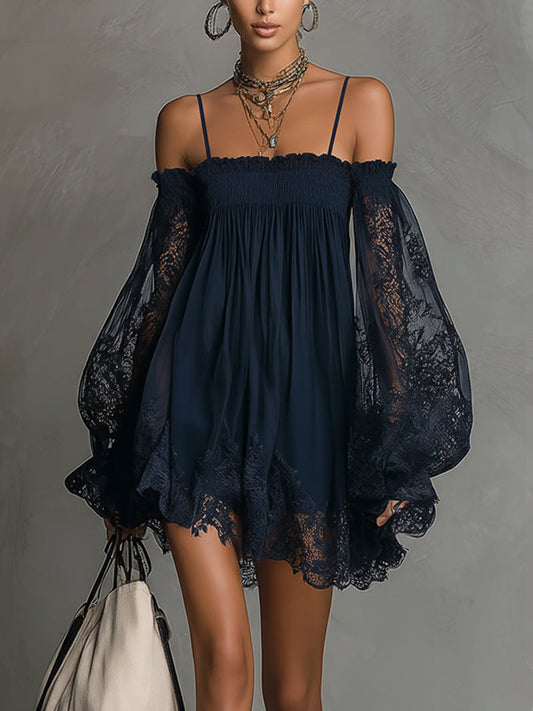 Noemi | Vestito mini in chiffon blu navy con scollo a spalle scoperte, bordo in pizzo e maniche trasparenti
