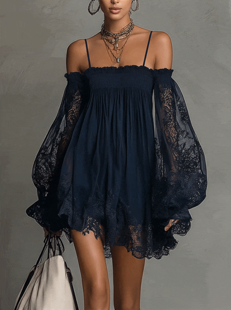 Noemi | Vestito mini in chiffon blu navy con scollo a spalle scoperte, bordo in pizzo e maniche trasparenti